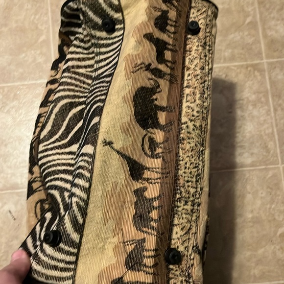 Dove tapestry Safari pattern travel tote - Picture 6 of 10